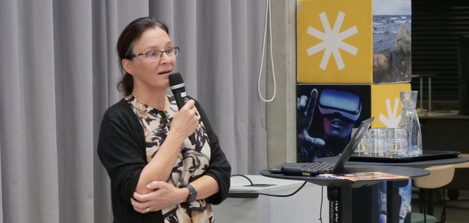 Ursula Hyrkkänen pitämässä puheenvuoroa EduCityssä.