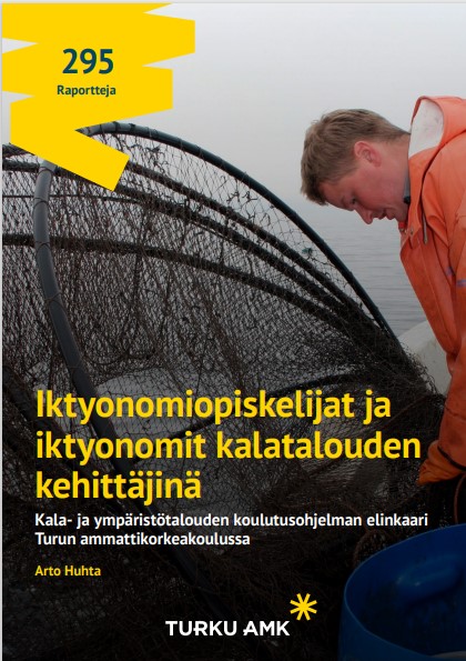 Julkaisun kansi, kuvassa kalastaja