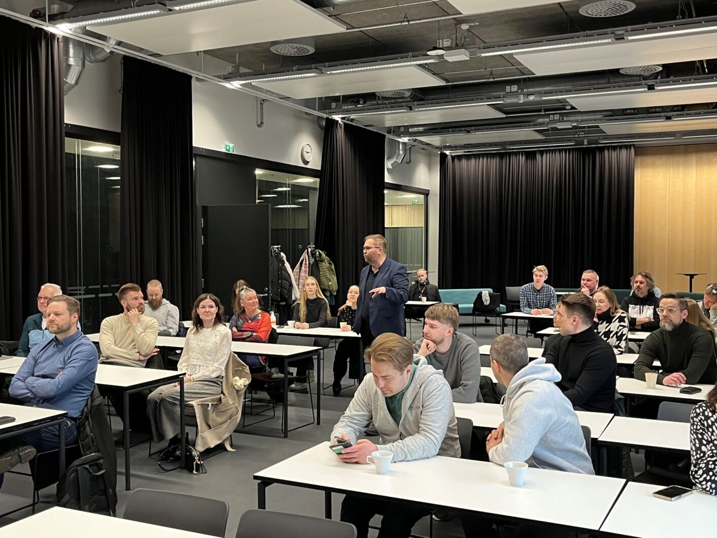 Kuvassa osallistujia Oodi Myynti -tilaisuudessa