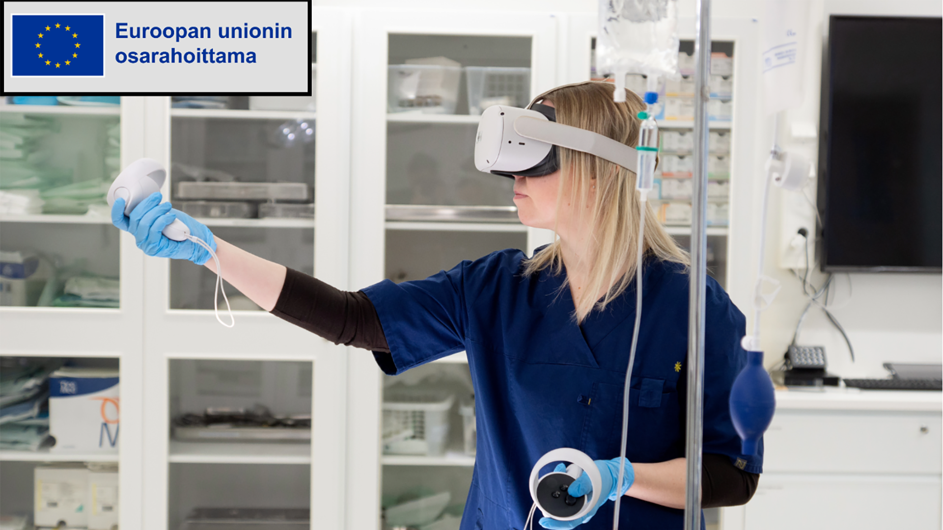 Nainen vr-lasit päässä