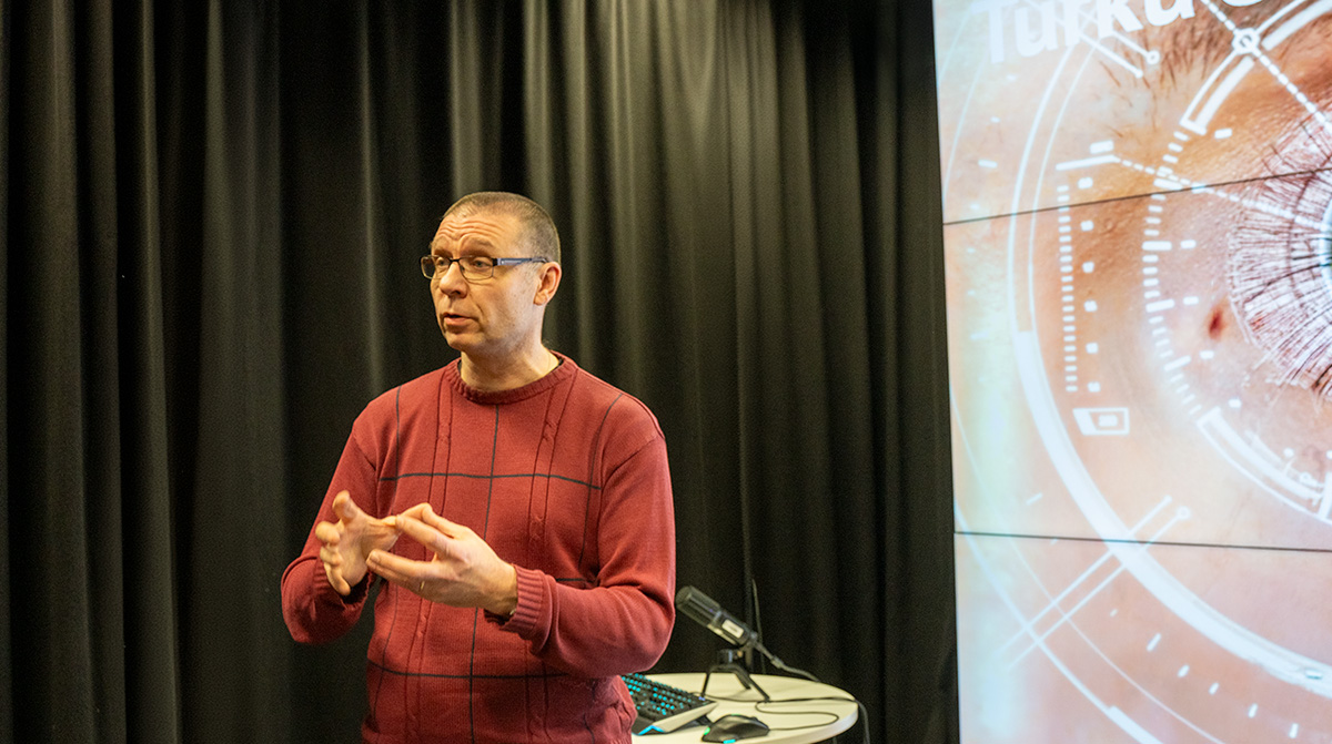 Juha Saarinen esittelee tutkimusmahdollisuuksia